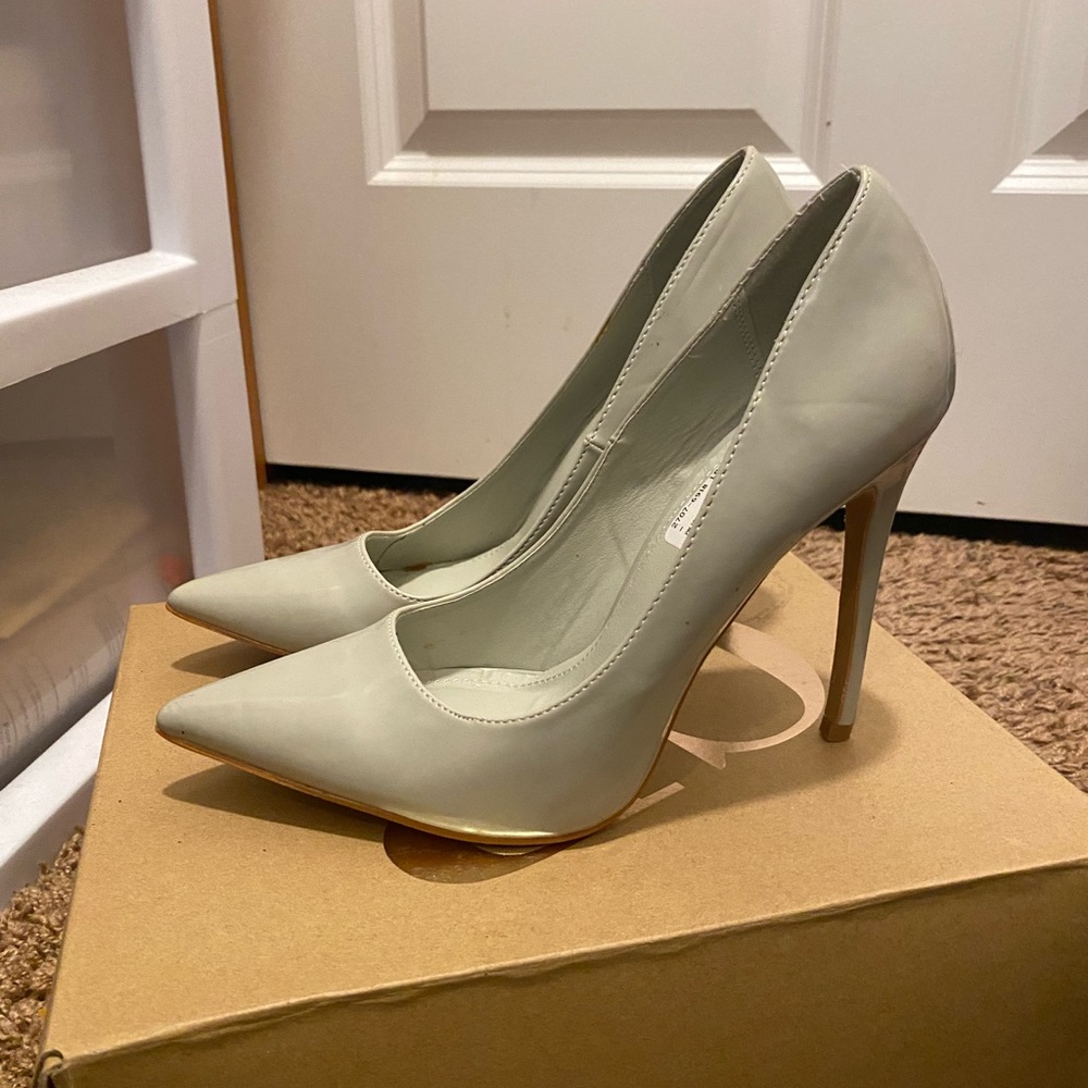 Gray pumps.